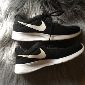 Euc Nike tanjun 9.5